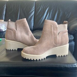Brown platform Suede Boots